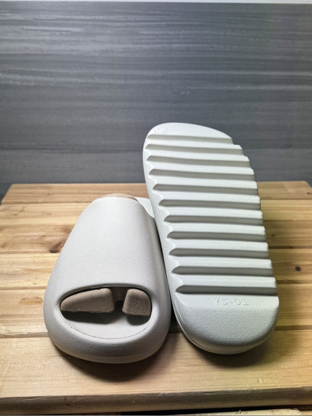 YS-01 Slides – Cream – Brand New – 6-10 - Picture 3 of 5